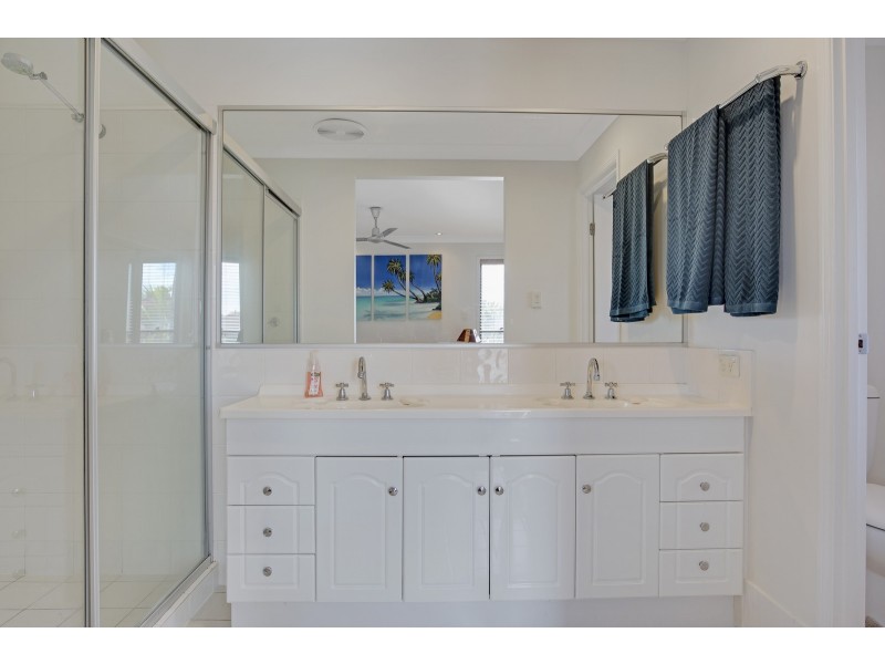 15 Lancewood Circuit, Robina QLD 4226