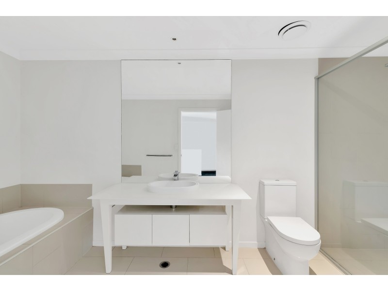 173 North Hill Drive, Robina QLD 4226