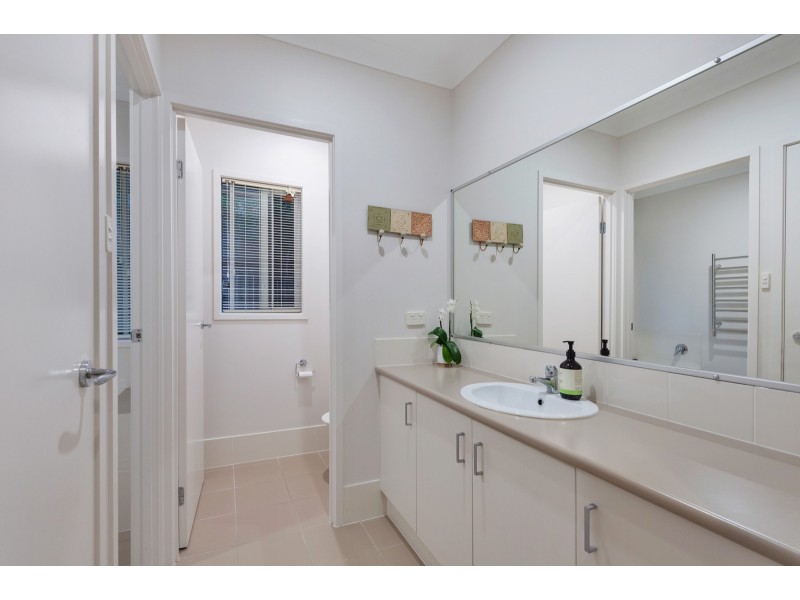 36 Roberts Drive, Maudsland QLD 4210