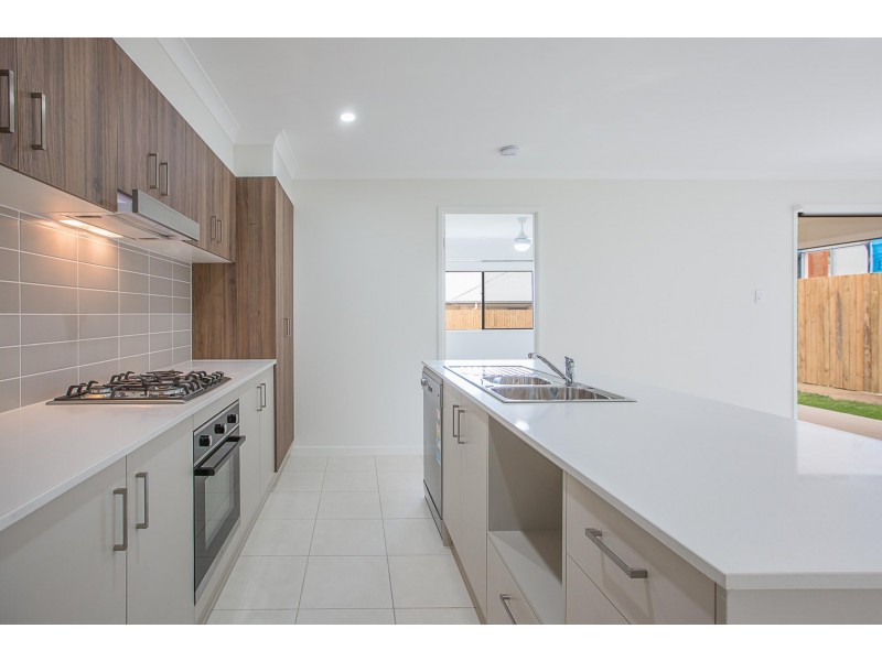 1 & 2/23 Reg Grundy Street, Ripley QLD 4306