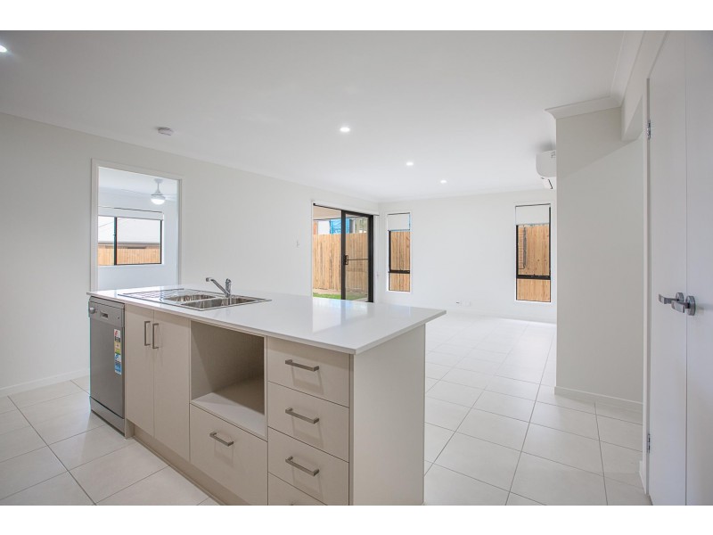 1 & 2/23 Reg Grundy Street, Ripley QLD 4306