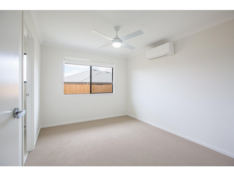 1 & 2/23 Reg Grundy Street, Ripley QLD 4306