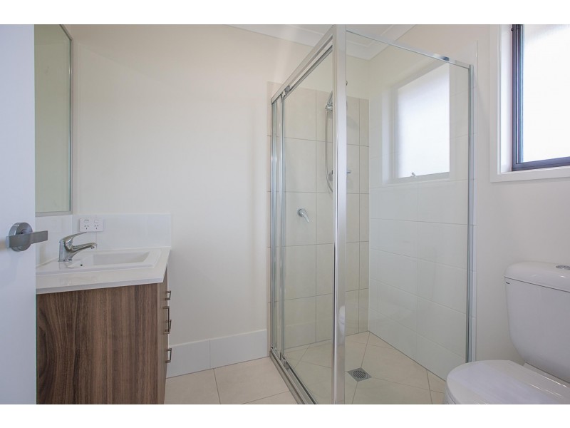1 & 2/23 Reg Grundy Street, Ripley QLD 4306