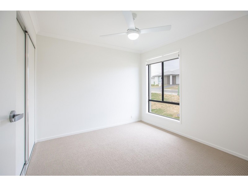 1 & 2/23 Reg Grundy Street, Ripley QLD 4306