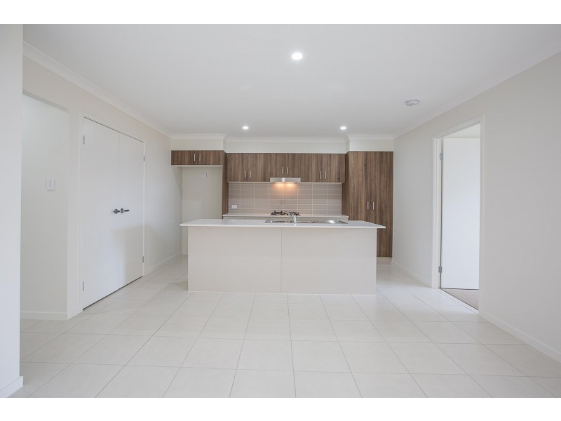 1 & 2/23 Reg Grundy Street, Ripley QLD 4306