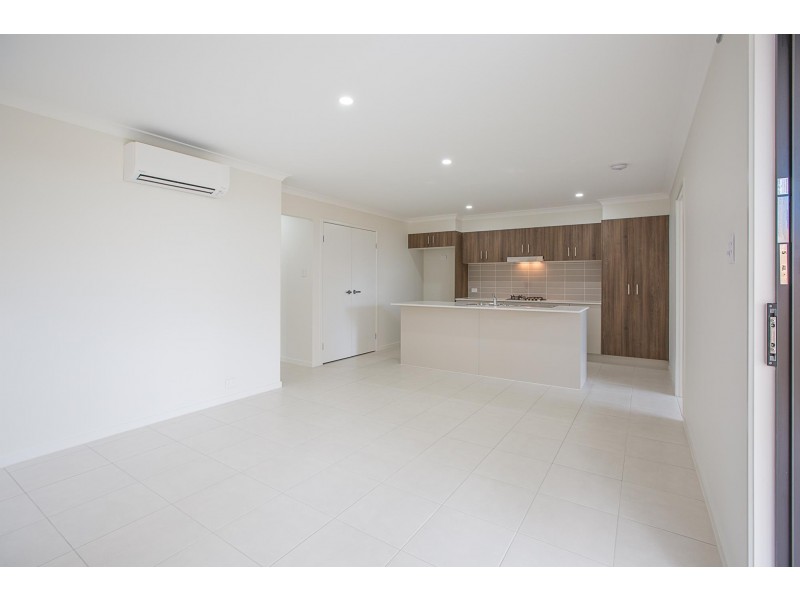 1 & 2/23 Reg Grundy Street, Ripley QLD 4306