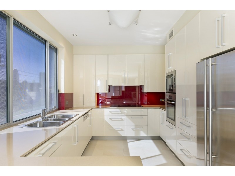 3/124 Stanhill Drive, Surfers Paradise QLD 4217