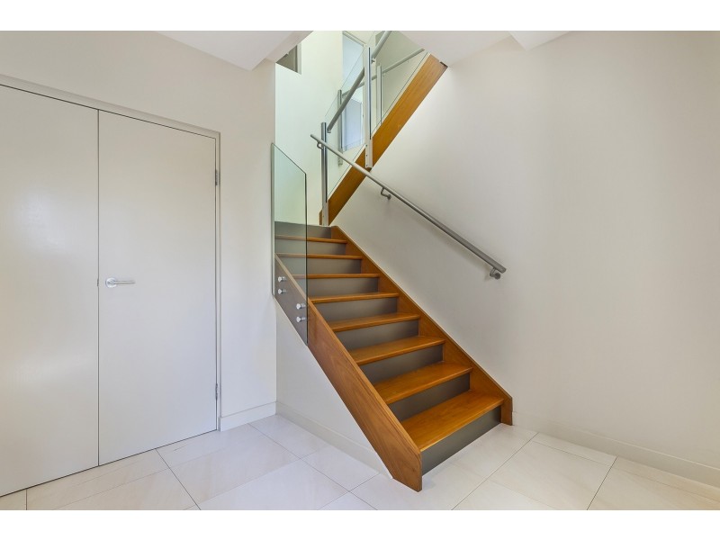 3/124 Stanhill Drive, Surfers Paradise QLD 4217