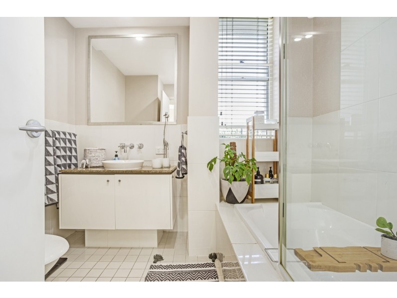 12/251 Varsity Parade, Varsity Lakes QLD 4227