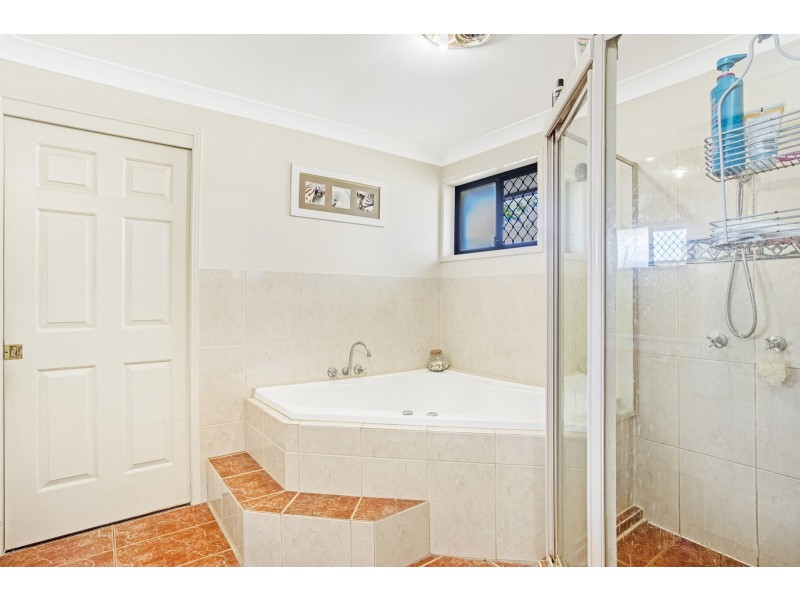 19 Wild Duck Drive, Mermaid Waters QLD 4218