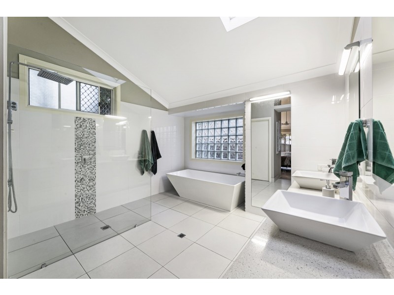 17 Yowani Street, Robina QLD 4226