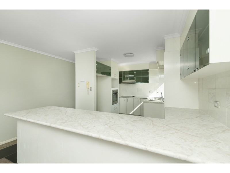 2/2036 Gold Coast Highway, Miami QLD 4220