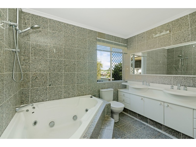 2/2036 Gold Coast Highway, Miami QLD 4220