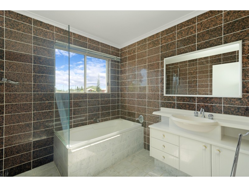 2/2036 Gold Coast Highway, Miami QLD 4220