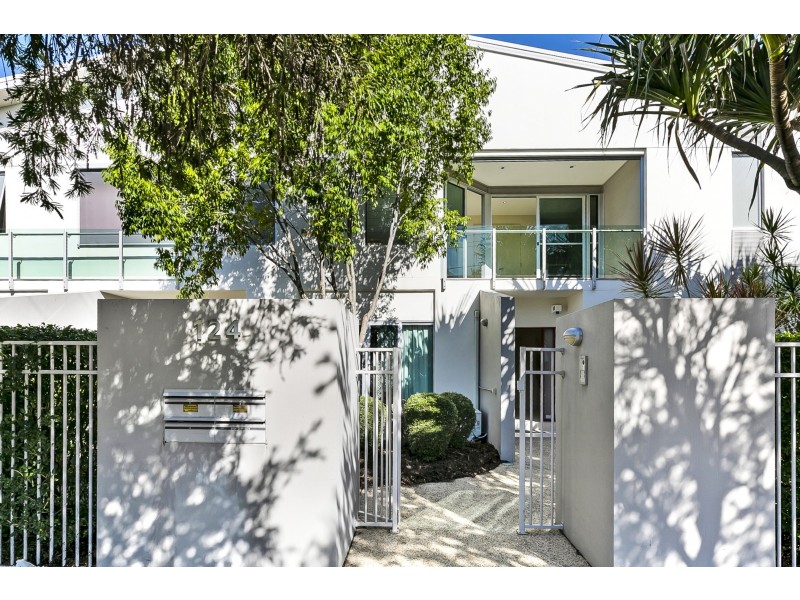124 Stanhill Drive, Surfers Paradise QLD 4217