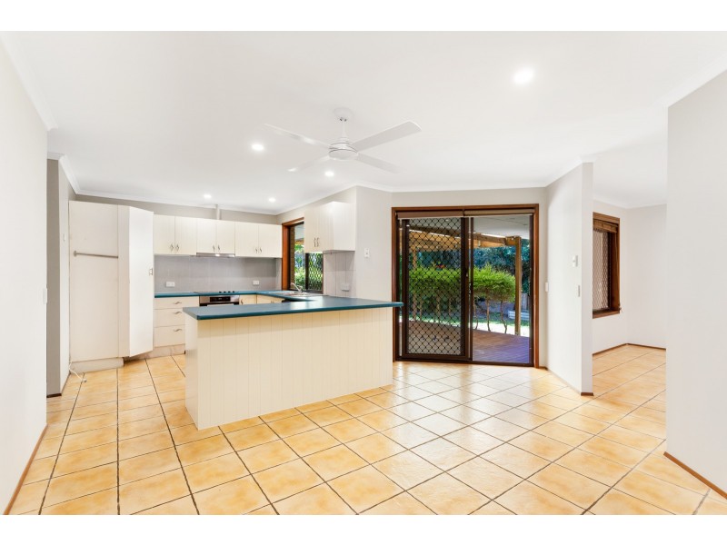 18 Richard Crescent, Highland Park QLD 4211