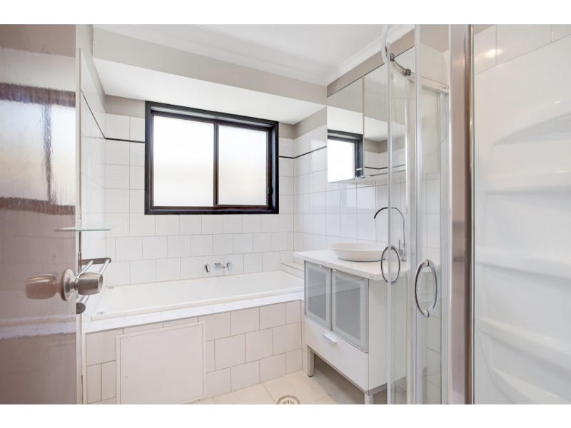 18 Richard Crescent, Highland Park QLD 4211