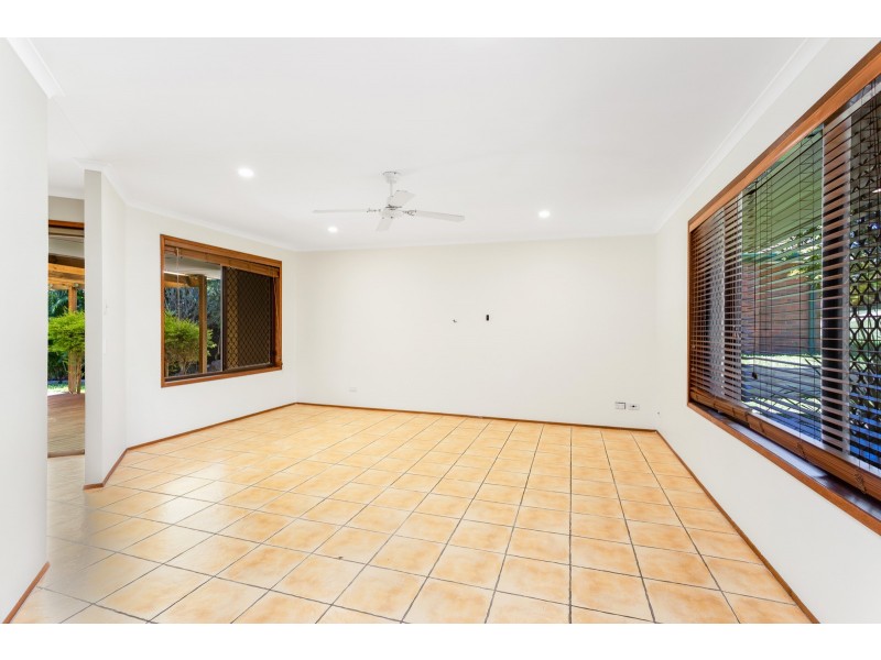 18 Richard Crescent, Highland Park QLD 4211