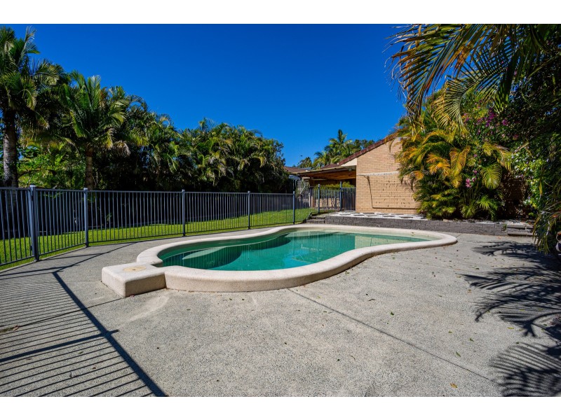 18 Richard Crescent, Highland Park QLD 4211