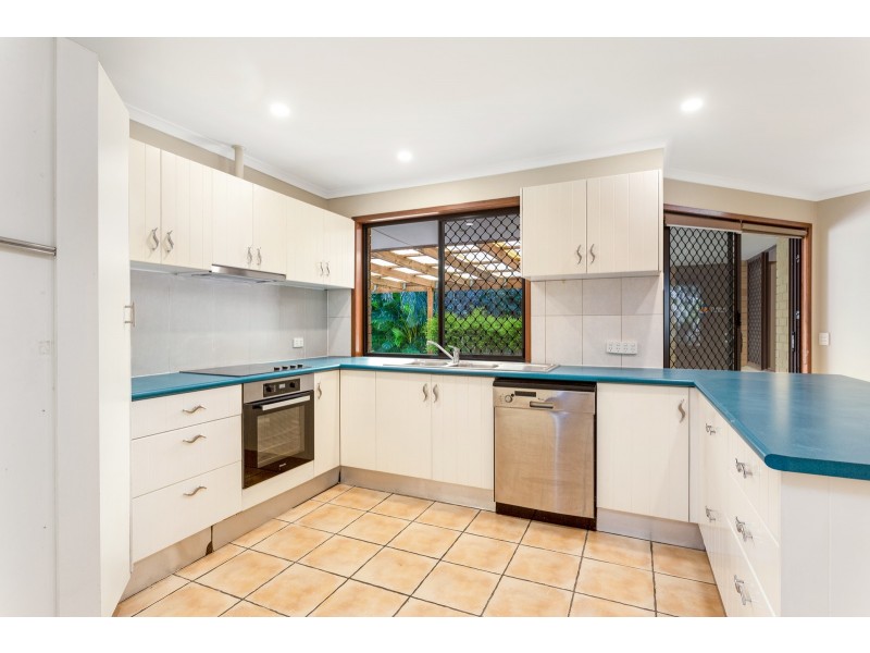 18 Richard Crescent, Highland Park QLD 4211