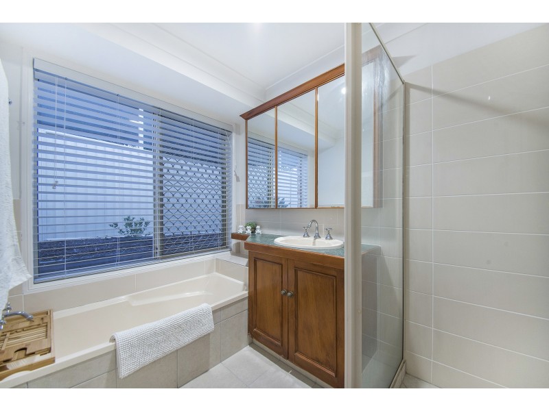 10 Gosford Court, Helensvale QLD 4212