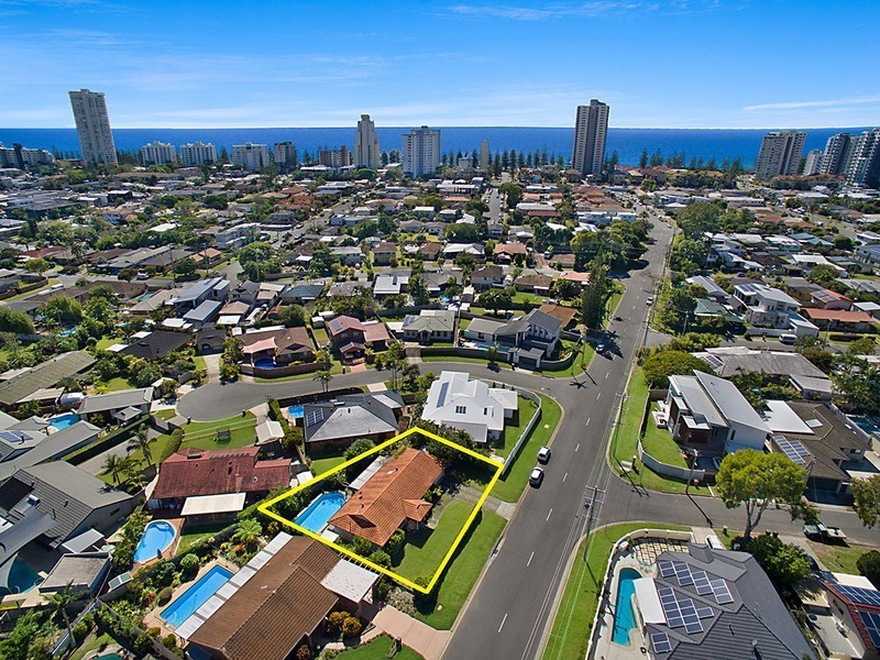 33 Deodar Drive, Burleigh Waters QLD 4220