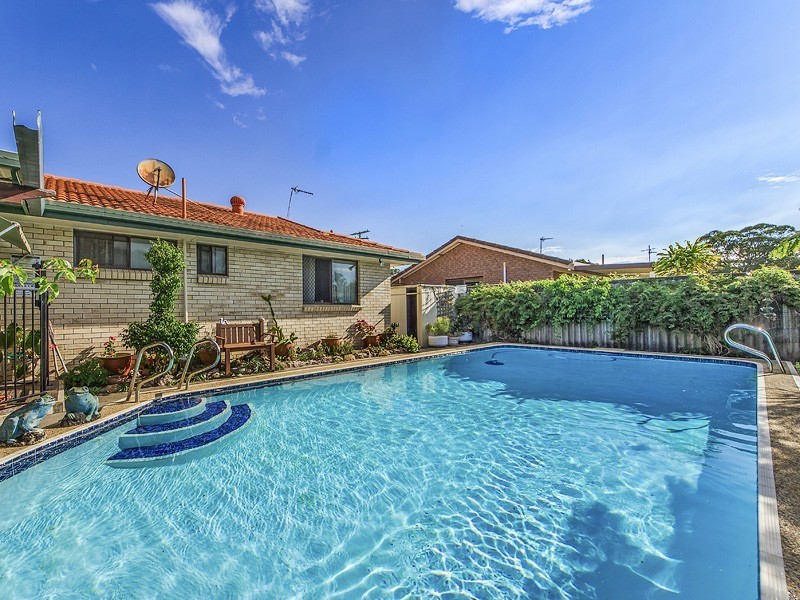 33 Deodar Drive, Burleigh Waters QLD 4220