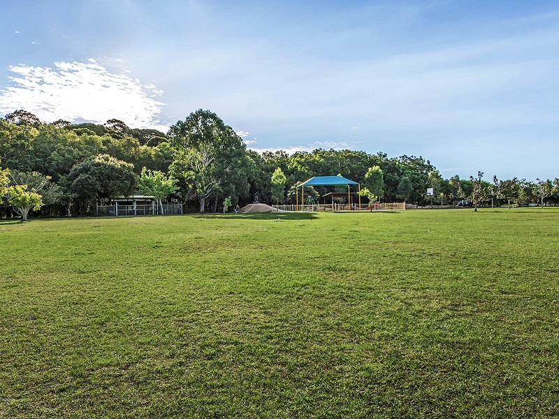 33 Deodar Drive, Burleigh Waters QLD 4220