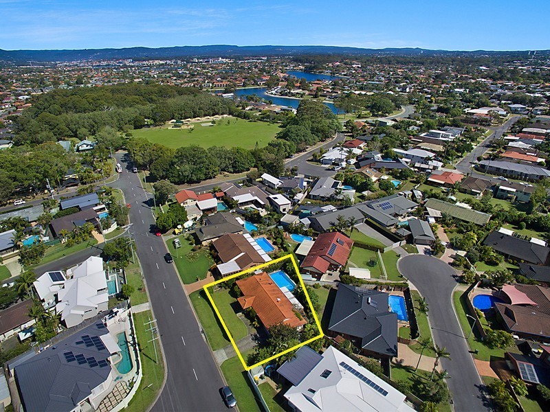 33 Deodar Drive, Burleigh Waters QLD 4220