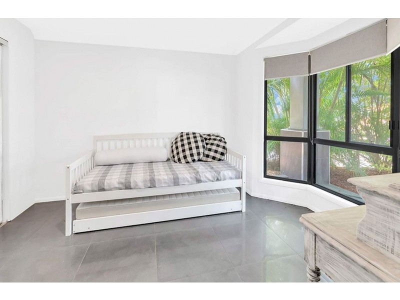 12 Riverbank Court, Ashmore QLD 4214