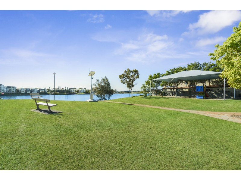 2/27 Illinois Court, Varsity Lakes QLD 4227
