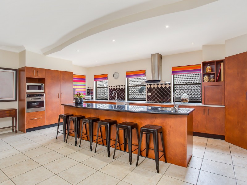 10 Magenta Drive, Varsity Lakes QLD 4227