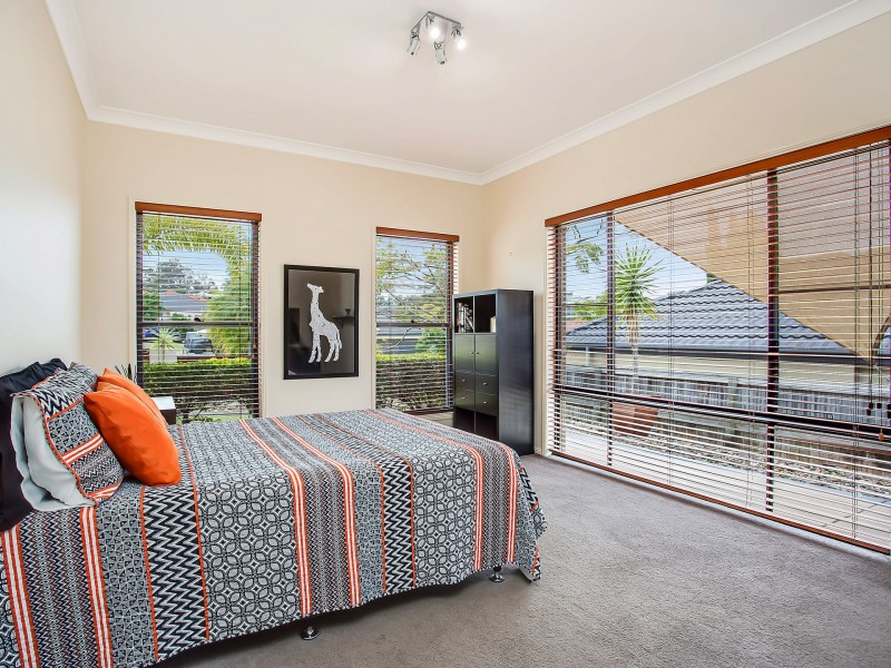 10 Magenta Drive, Varsity Lakes QLD 4227