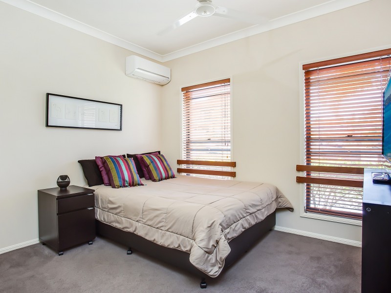 10 Magenta Drive, Varsity Lakes QLD 4227