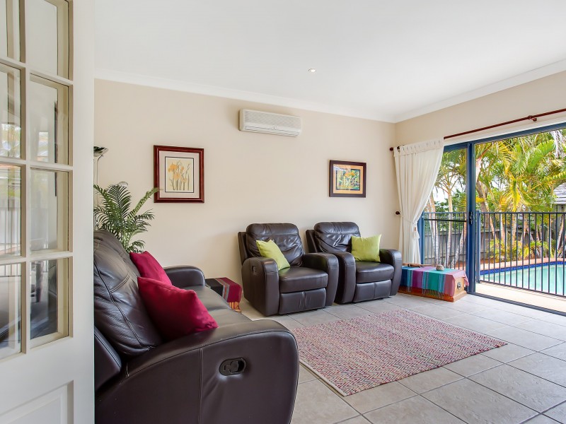 10 Magenta Drive, Varsity Lakes QLD 4227