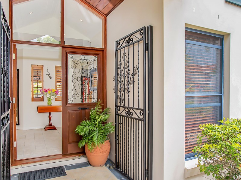 10 Magenta Drive, Varsity Lakes QLD 4227