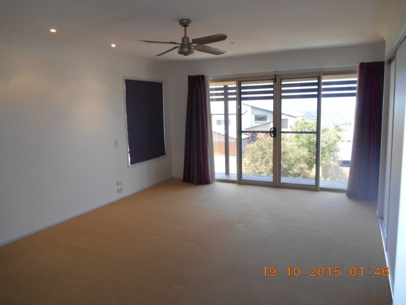 4 Chevron Rise, Highland Park QLD 4211