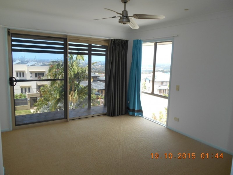 4 Chevron Rise, Highland Park QLD 4211