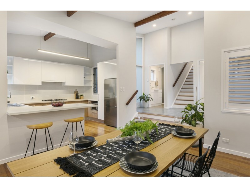 62 Ocean Parade, Burleigh Heads QLD 4220