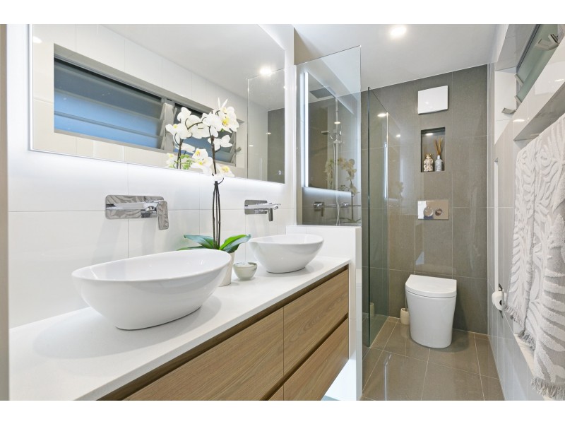 62 Ocean Parade, Burleigh Heads QLD 4220