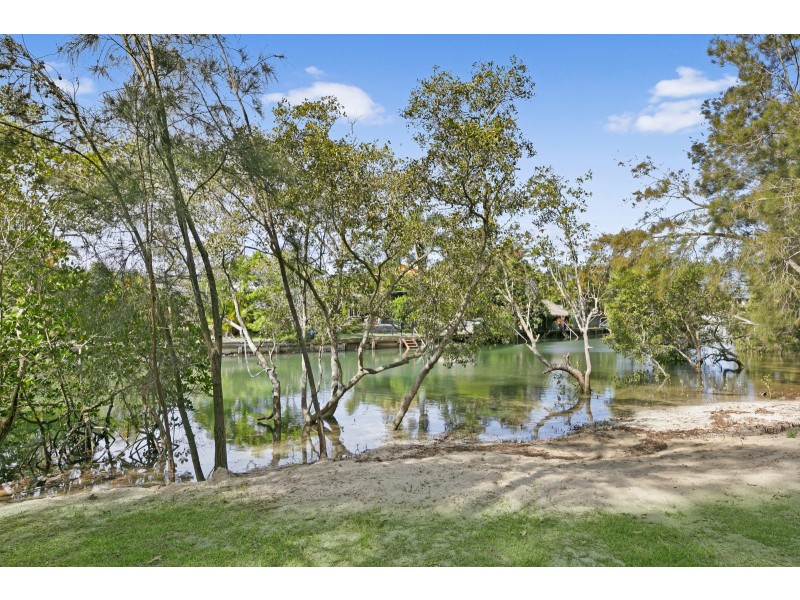 62 Ocean Parade, Burleigh Heads QLD 4220