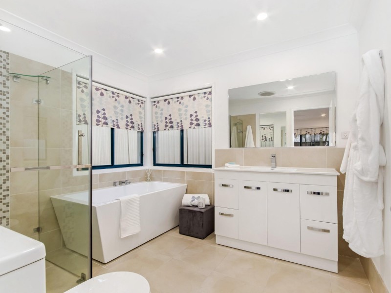 9 Litsea Court, Reedy Creek QLD 4227