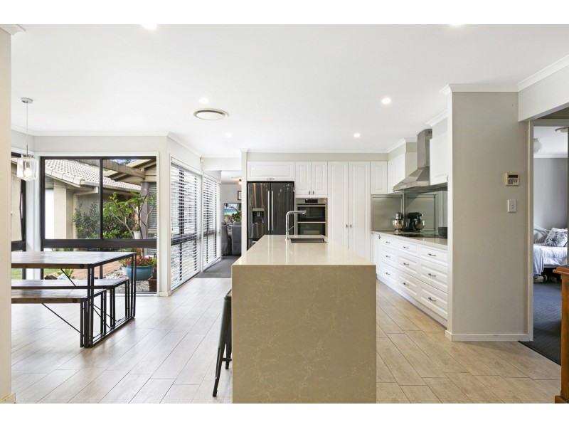 18 Princess Place, Tallai QLD 4213