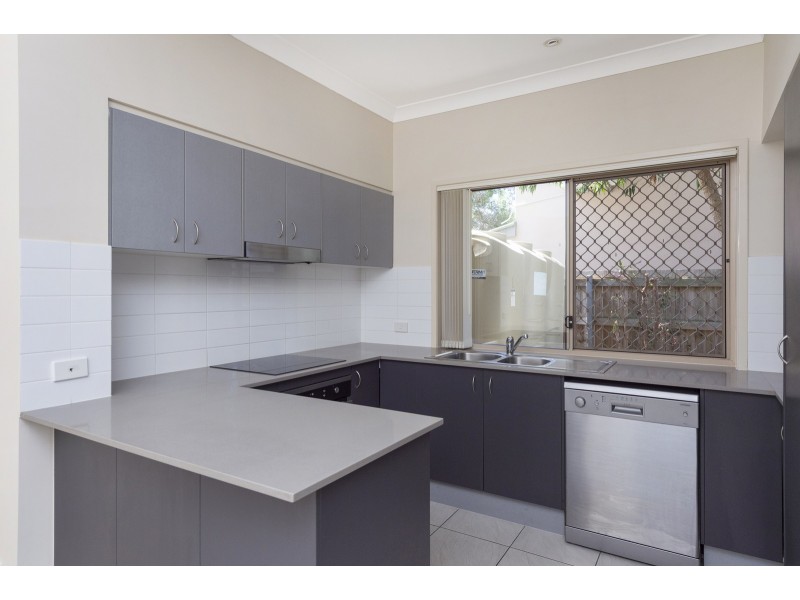 16/2 Weir Drive, Upper Coomera QLD 4209