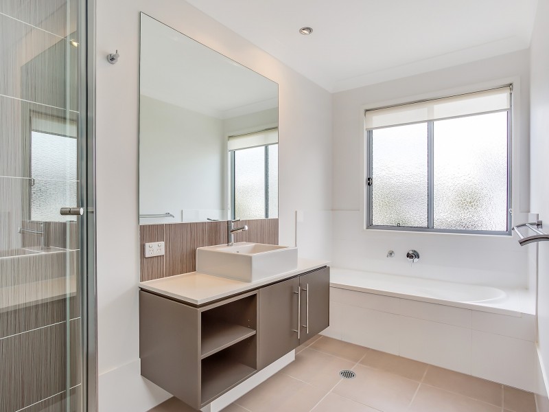 39 Barcelona Way, Burleigh Waters QLD 4220