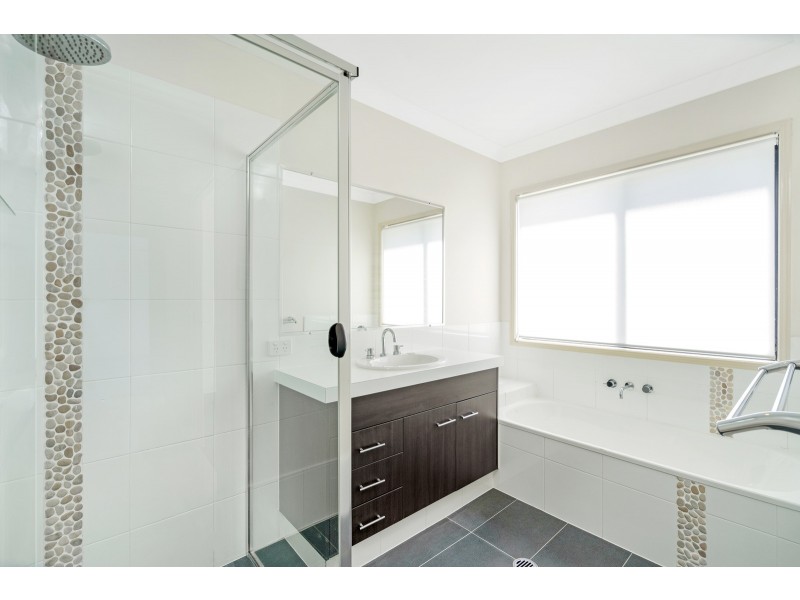 17 Koolang Crescent, Reedy Creek QLD 4227