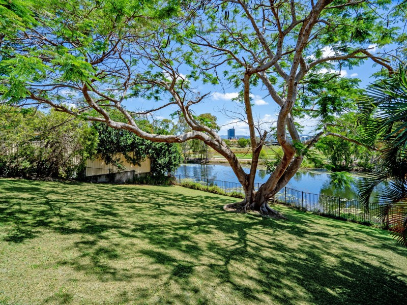 44 Peach Drive, Robina QLD 4226