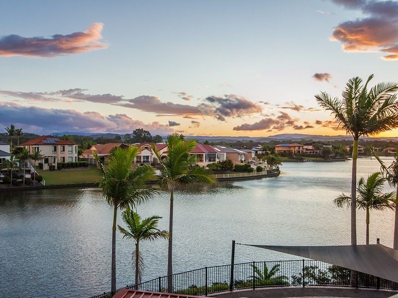 3/2 Beachcomber Court, Burleigh Waters QLD 4220