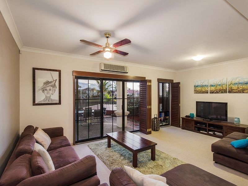 3/2 Beachcomber Court, Burleigh Waters QLD 4220