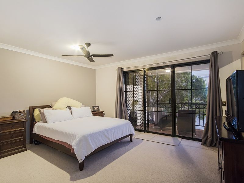 3/2 Beachcomber Court, Burleigh Waters QLD 4220